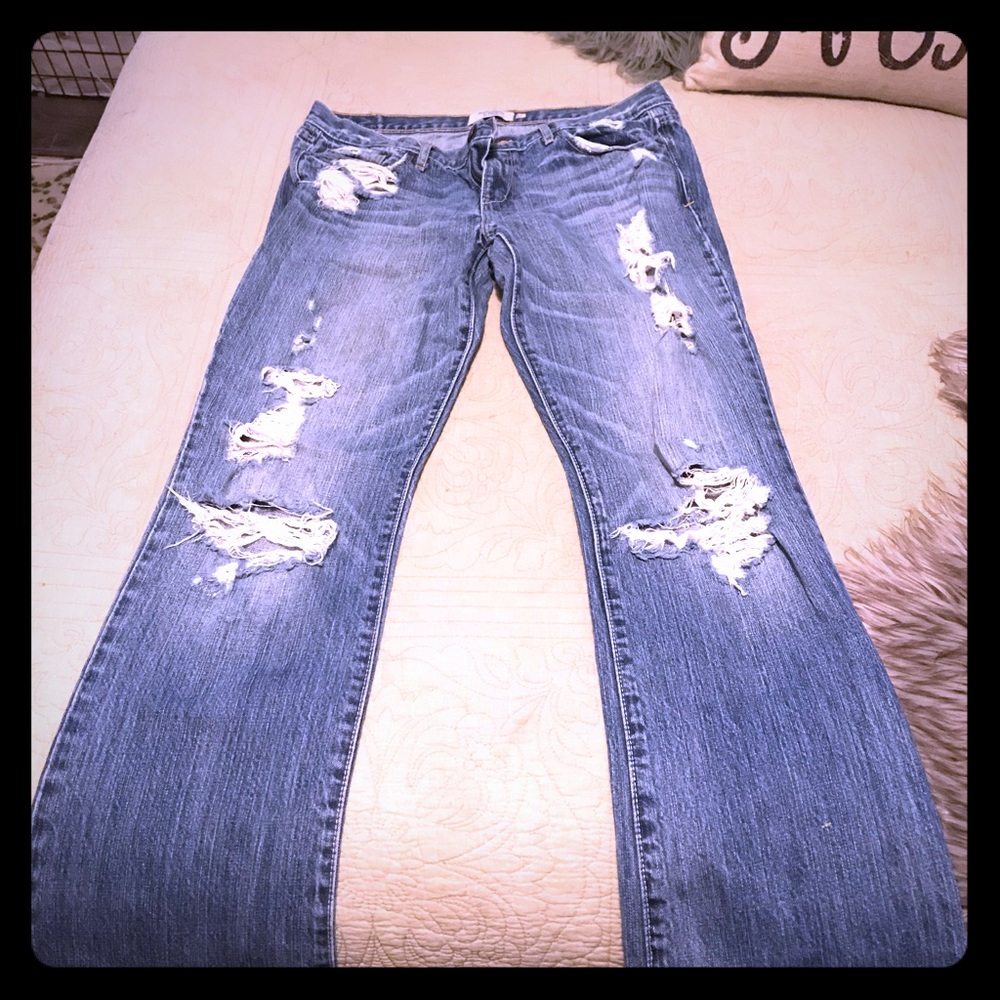Like New Hollister Destroyed Jeans